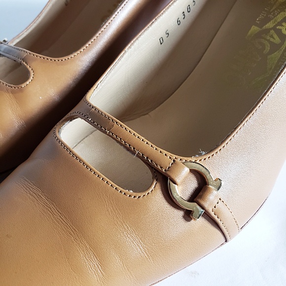 Salvatore Ferragamo Beige Buckle Kitten Heels 8 2A - Picture 4 of 7
